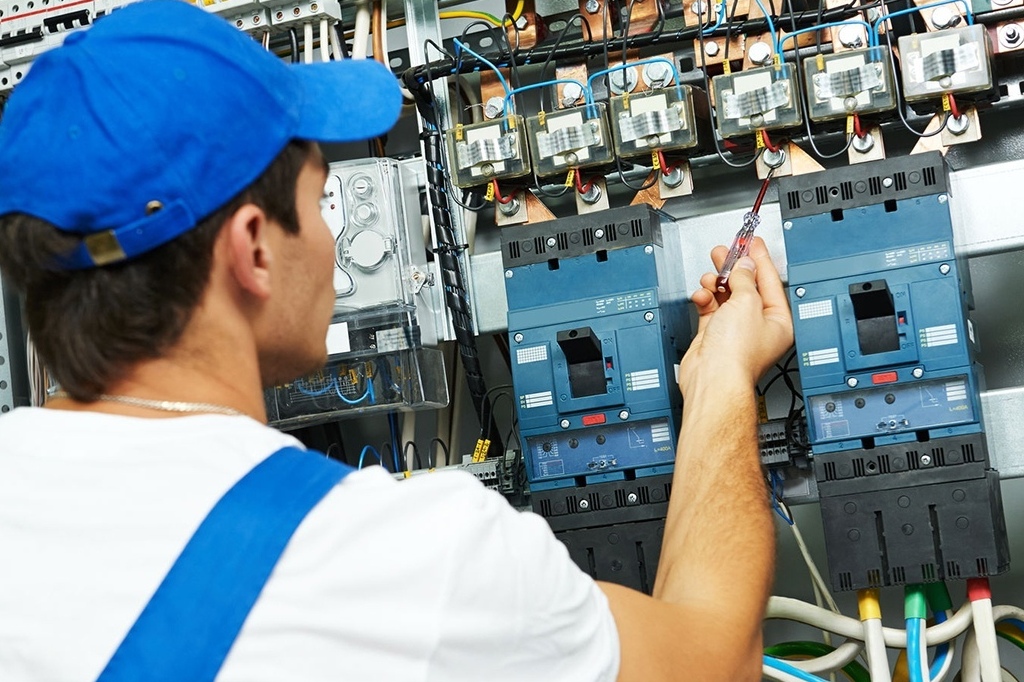 АВАРИЙНОЕ И ТЕХНИЧЕСКОЕ ОБСЛУЖИВАНИЕ